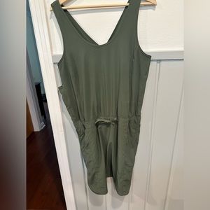 Patagonia fleetwith active dress size large.